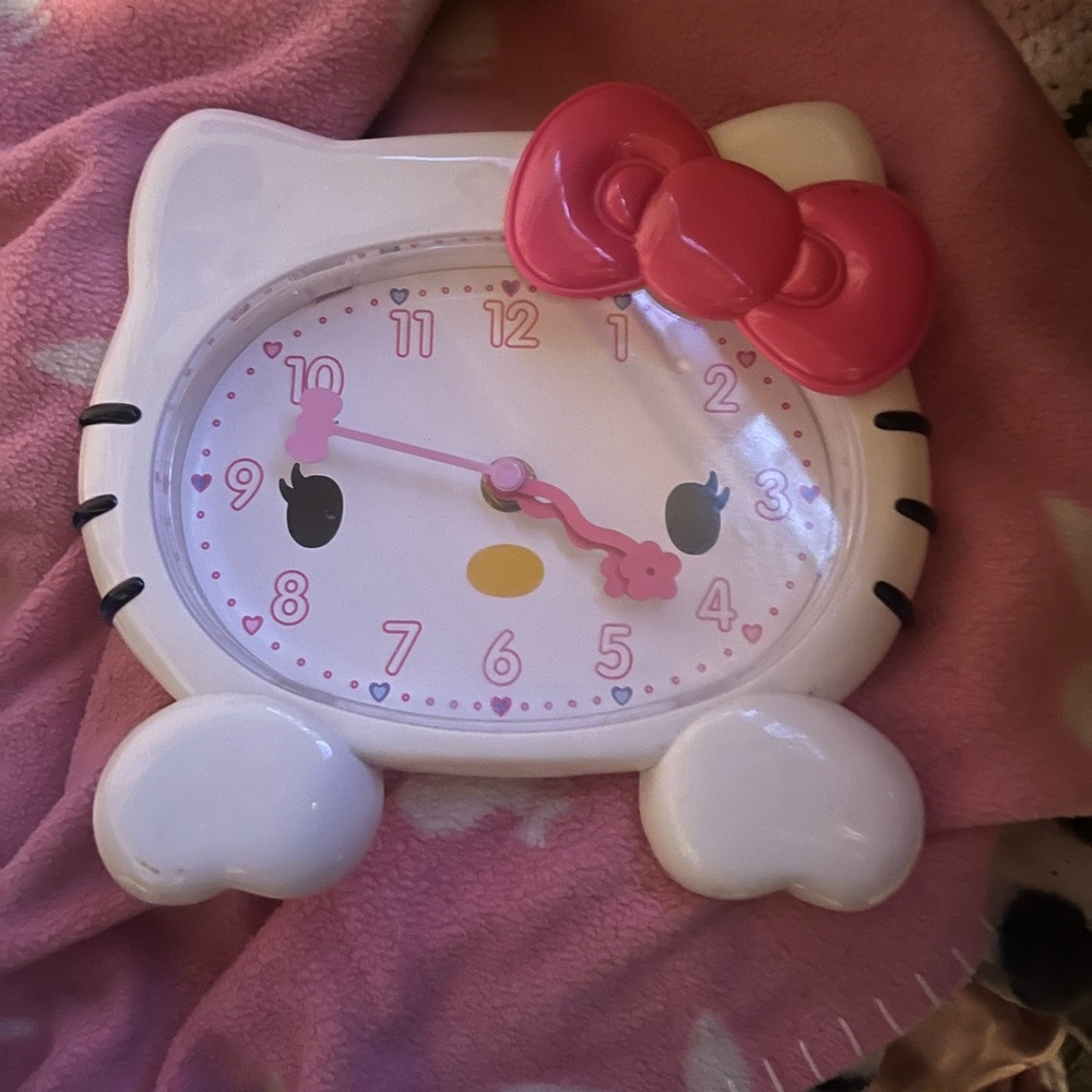 Hello Kitty Clock
